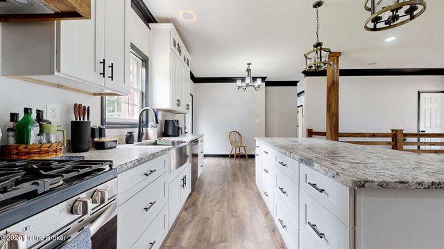 122 Sunset Dr, La Grange, KY 40031
