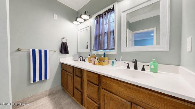 122 Sunset Dr, La Grange, KY 40031