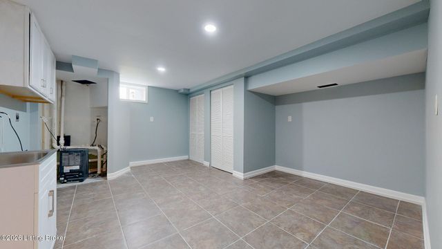 122 Sunset Dr, La Grange, KY 40031