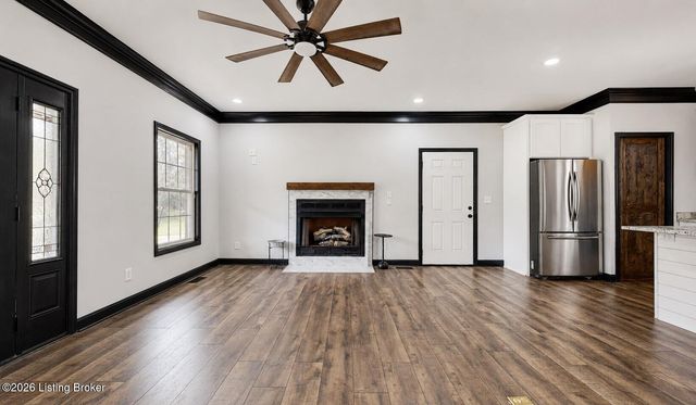 122 Sunset Dr, La Grange, KY 40031