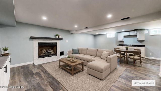 122 Sunset Dr, La Grange, KY 40031