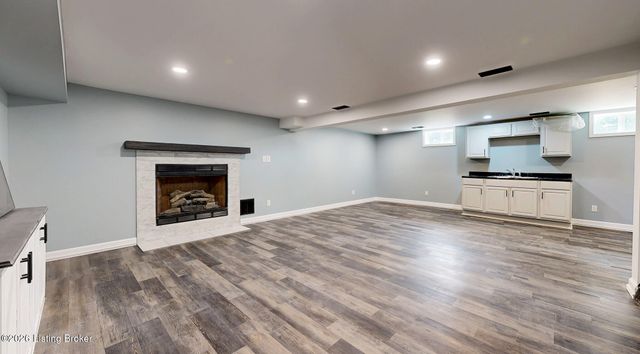 122 Sunset Dr, La Grange, KY 40031