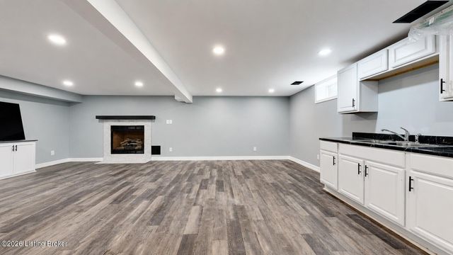 122 Sunset Dr, La Grange, KY 40031