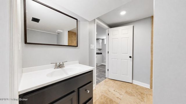 122 Sunset Dr, La Grange, KY 40031