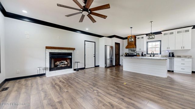 122 Sunset Dr, La Grange, KY 40031