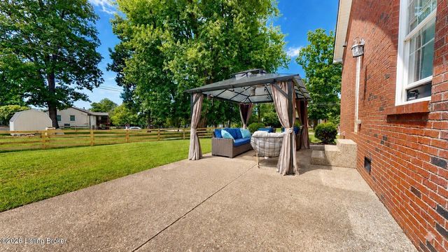 122 Sunset Dr, La Grange, KY 40031