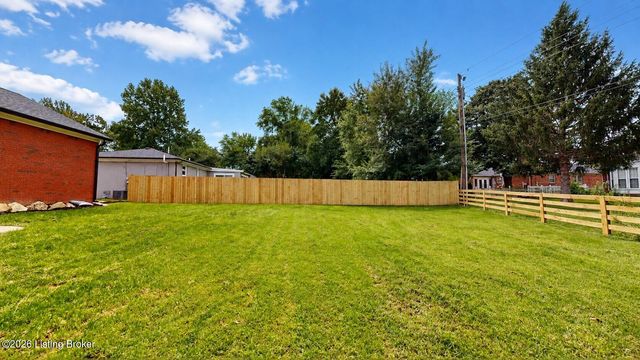 122 Sunset Dr, La Grange, KY 40031