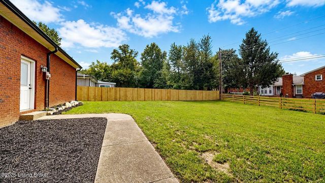 122 Sunset Dr, La Grange, KY 40031