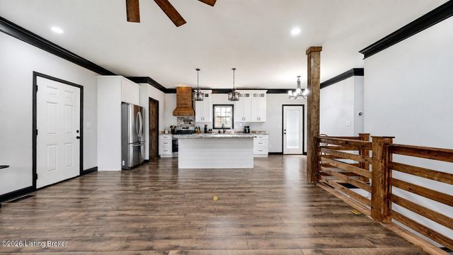 122 Sunset Dr, La Grange, KY 40031