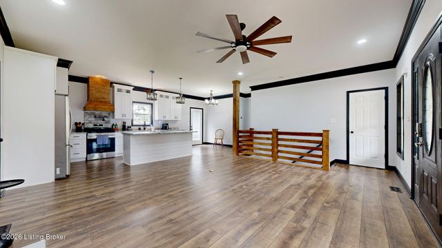 122 Sunset Dr, La Grange, KY 40031
