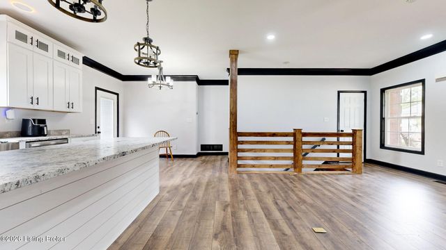 122 Sunset Dr, La Grange, KY 40031