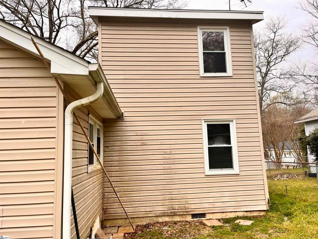 32 School Street, Enoree, SC 29335