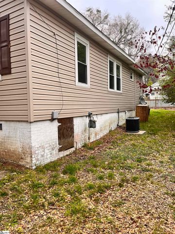 32 School Street, Enoree, SC 29335
