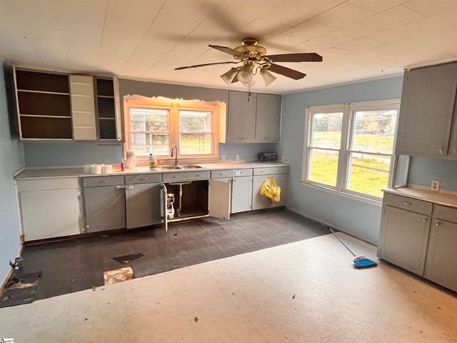 32 School Street, Enoree, SC 29335