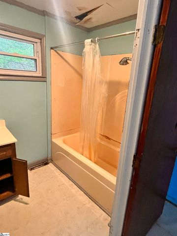 32 School Street, Enoree, SC 29335
