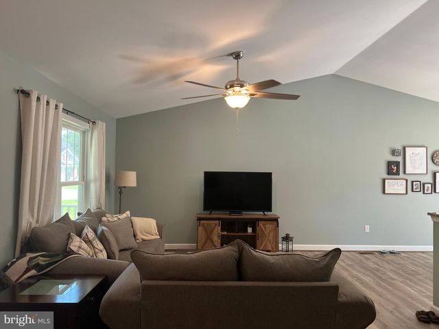 346 BROOKS DR, Colonial Beach, VA 22443