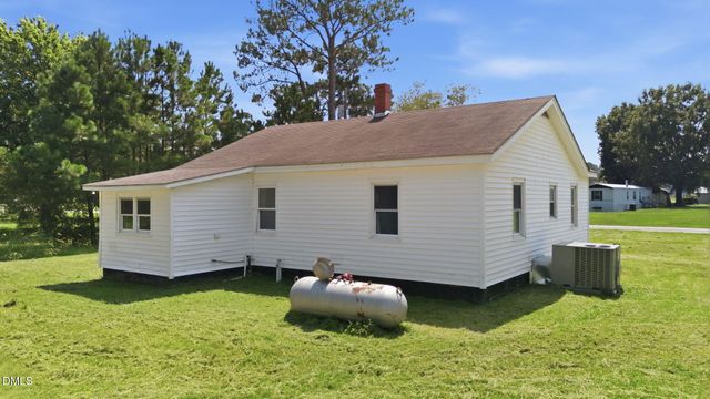 2695 Lizzie Mill Road, Selma, NC 27576