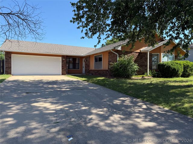 1312 W Gulfport Place, Broken Arrow, OK 74011