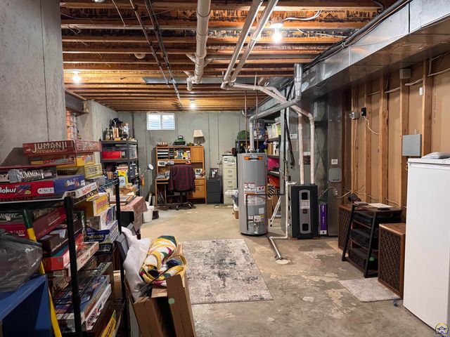 323 N Eaton Dr, Lawrence, KS 66049