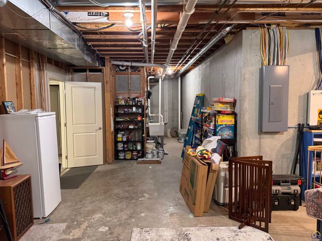 323 N Eaton Dr, Lawrence, KS 66049