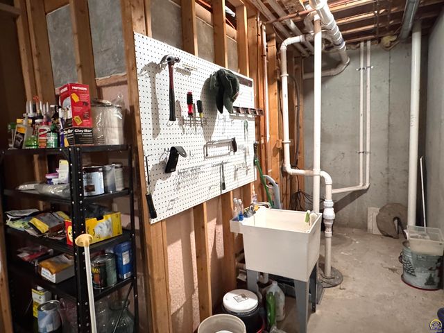 323 N Eaton Dr, Lawrence, KS 66049