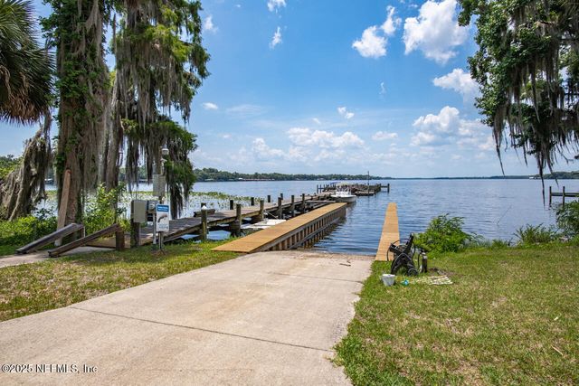105 DEXTER Court, Crescent City, FL 32112