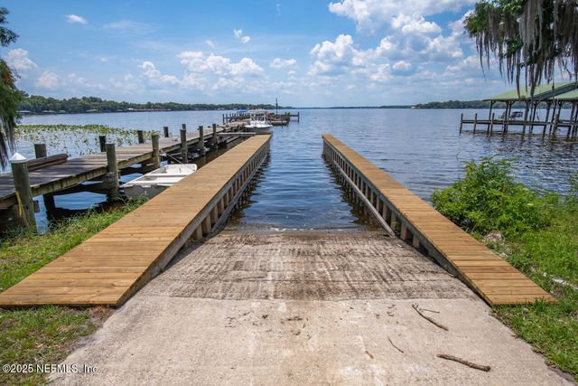 105 DEXTER Court, Crescent City, FL 32112