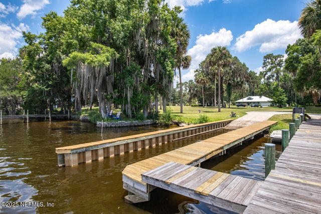 105 DEXTER Court, Crescent City, FL 32112