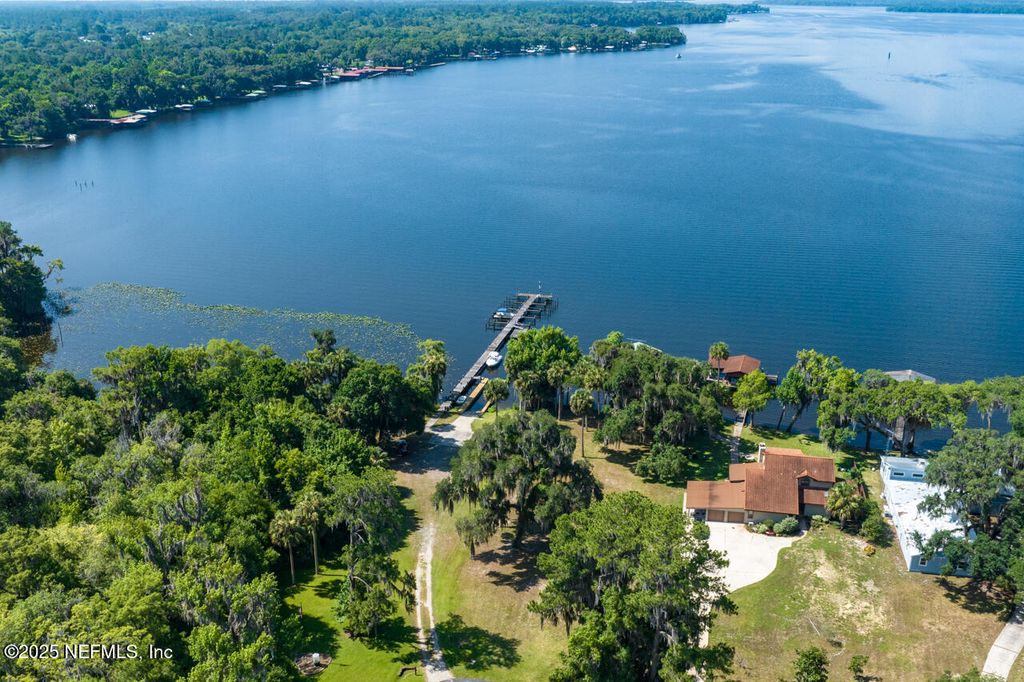 105 DEXTER Court, Crescent City, FL 32112