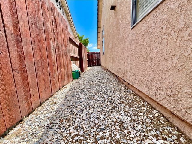 14200 La Mirada Street, Victorville, CA 92392