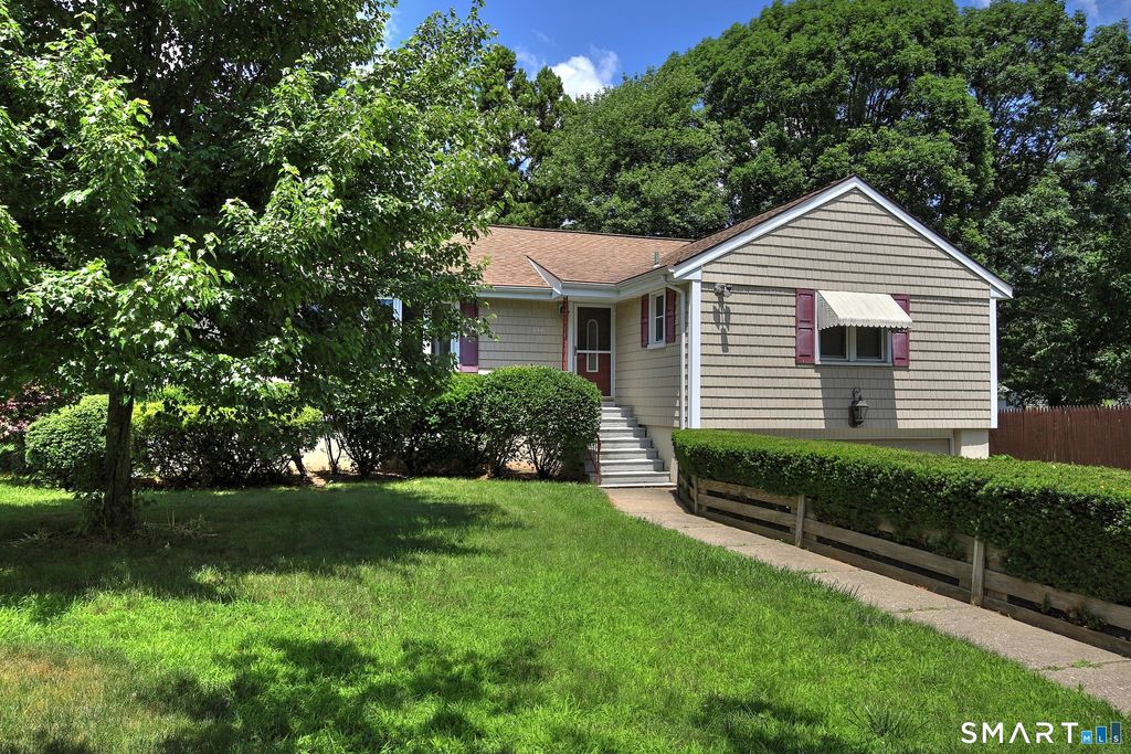 240 Quenby Place, Stratford, CT 06614