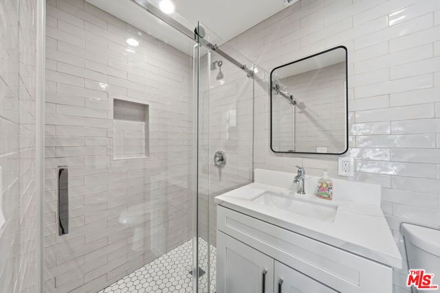 2896 W 14th Street, Los Angeles, CA 90006