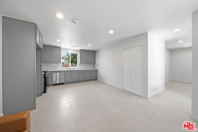 2896 W 14th Street, Los Angeles, CA 90006