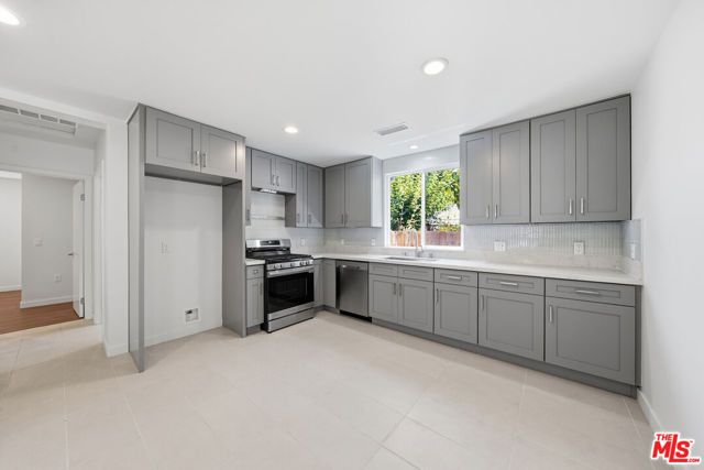 2896 W 14th Street, Los Angeles, CA 90006