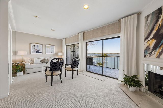 351 Lakeside Lane 201, Nassau Bay, TX 77058