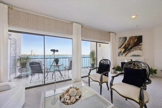 351 Lakeside Lane 201, Nassau Bay, TX 77058