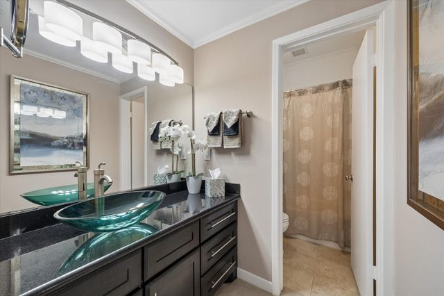 351 Lakeside Lane 201, Nassau Bay, TX 77058