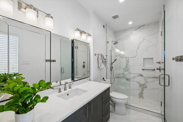 351 Lakeside Lane 201, Nassau Bay, TX 77058
