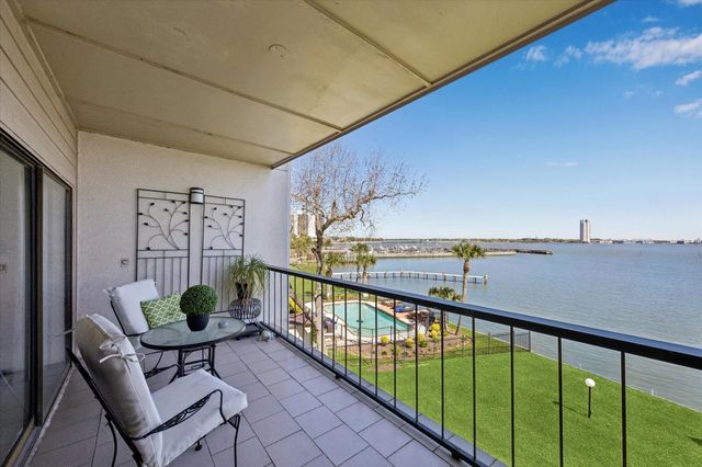 351 Lakeside Lane 201, Nassau Bay, TX 77058