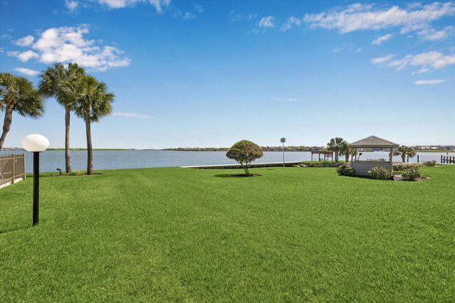 351 Lakeside Lane 201, Nassau Bay, TX 77058