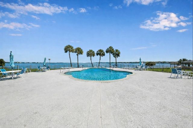 351 Lakeside Lane 201, Nassau Bay, TX 77058
