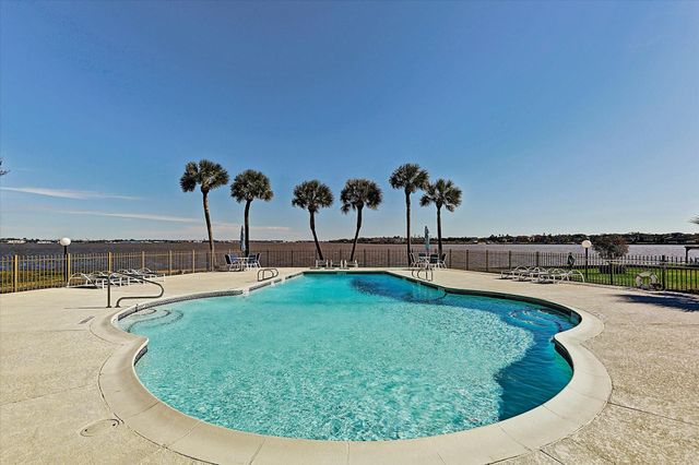 351 Lakeside Lane 201, Nassau Bay, TX 77058