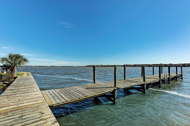 351 Lakeside Lane 201, Nassau Bay, TX 77058