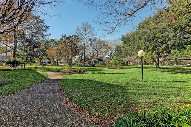 351 Lakeside Lane 201, Nassau Bay, TX 77058