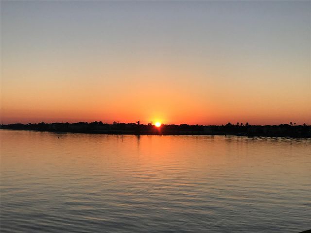 351 Lakeside Lane 201, Nassau Bay, TX 77058