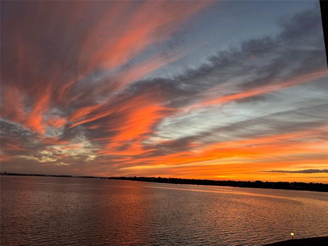 351 Lakeside Lane 201, Nassau Bay, TX 77058