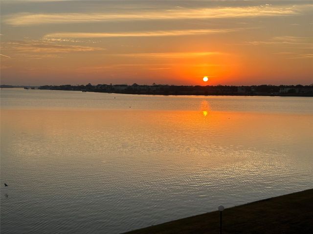 351 Lakeside Lane 201, Nassau Bay, TX 77058