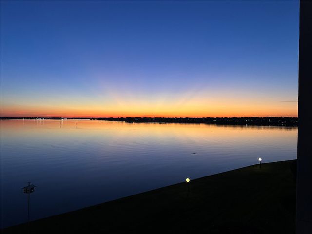 351 Lakeside Lane 201, Nassau Bay, TX 77058