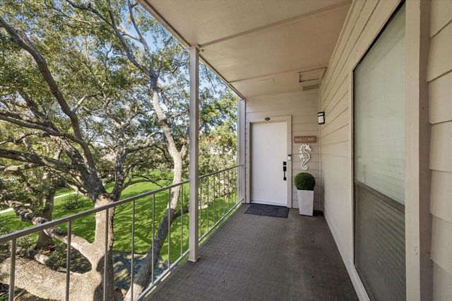 351 Lakeside Lane 201, Nassau Bay, TX 77058