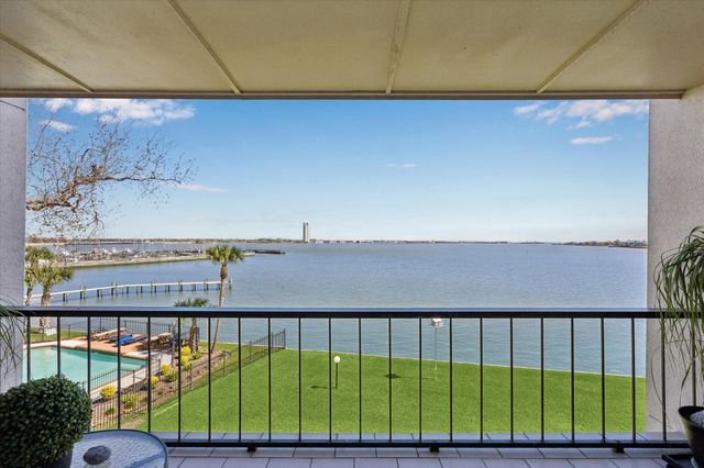 351 Lakeside Lane 201, Nassau Bay, TX 77058